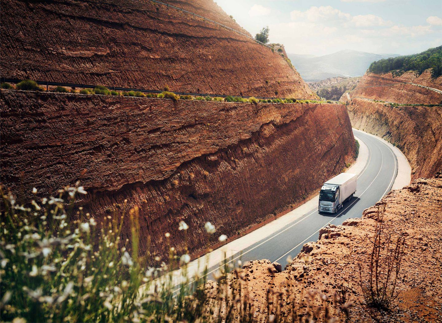 Wheel loader loading gravel onto Volvo FH